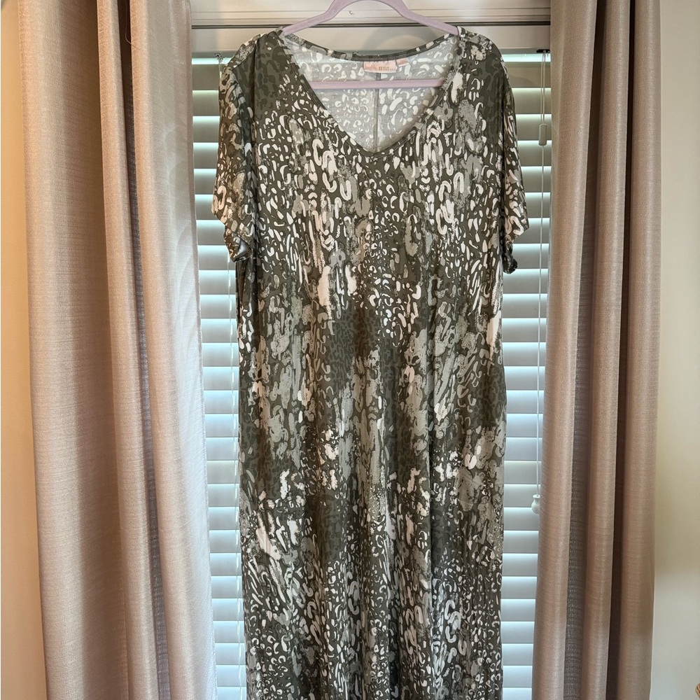 Animal melange V-neck Maxi Dress Size 1x - Picture 1 of 5
